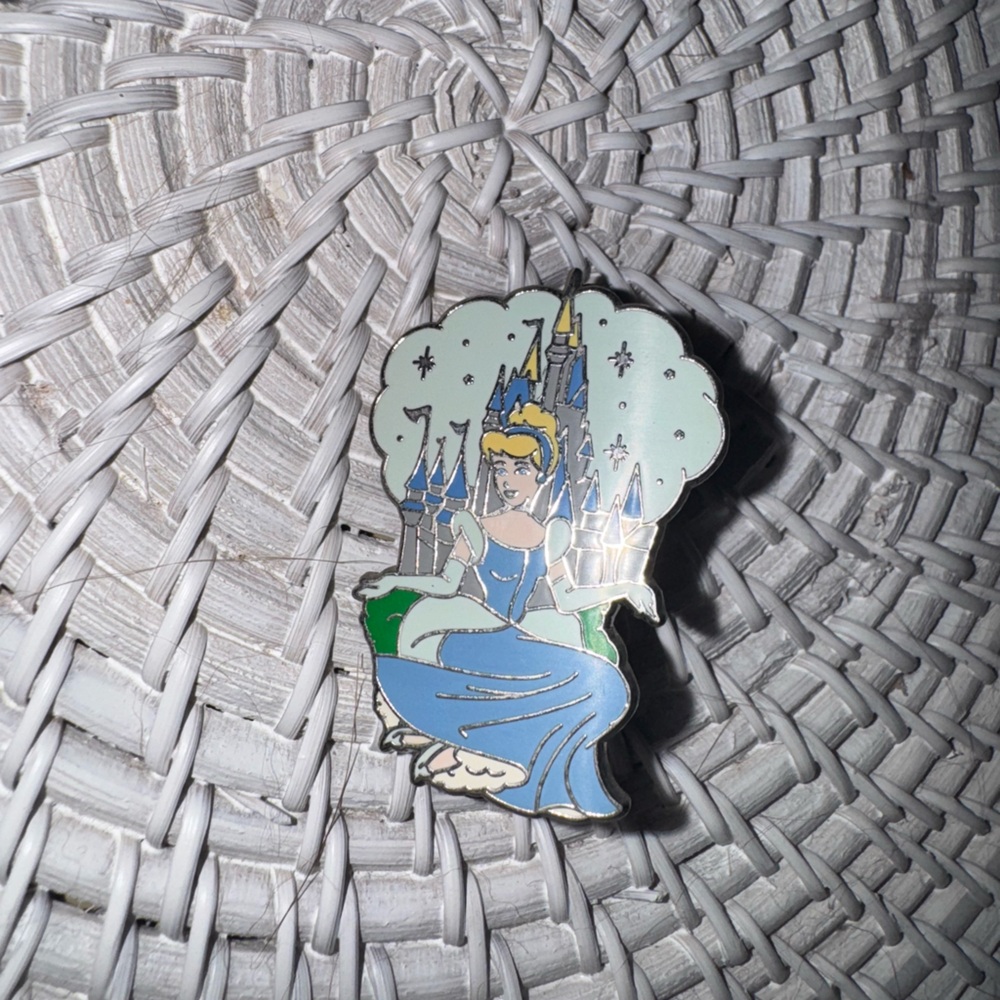 Rare Cast Exclusive Cinderella in Magic Kingdom Disney Trading Pin